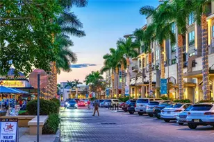 613 Beachwalk Cir, Naples, FL 34108 - Photo 31