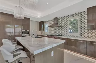 490 5th St S, Naples, FL 34102 - Photo 15