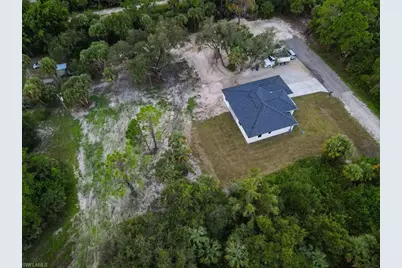 402 Thompson Ave, Lehigh Acres, FL 33972 - Photo 9