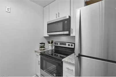 3225 E Riverside Dr, Fort Myers, FL 33916 - Photo 9