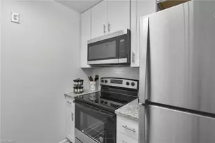 3225 E Riverside Dr, Fort Myers, FL 33916 - Photo 9