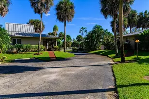 900 Henderson Creek Dr, Naples, FL 34114 - Photo 23