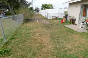 508 SE 7th St, Cape Coral, FL 33990 - Photo 13