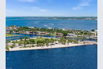 1020 Dolphin Dr, Cape Coral, FL 33904 - Photo 19