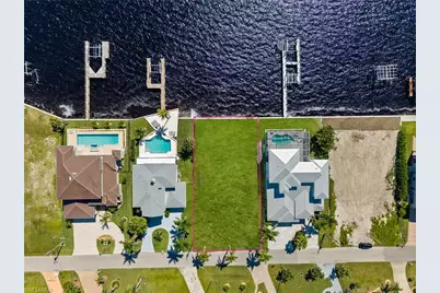 1020 Dolphin Dr, Cape Coral, FL 33904 - Photo 5