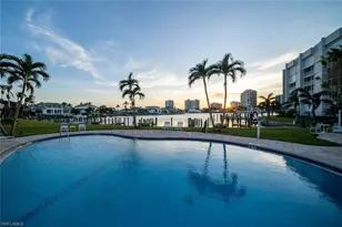 400 Park Shore Dr, Naples, FL 34103 - Photo 21