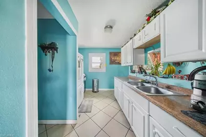 916 Euclid Ave, Lehigh Acres, FL 33972 - Photo 9