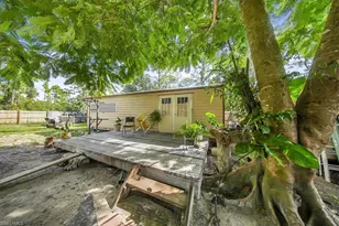 916 Euclid Ave, Lehigh Acres, FL 33972 - Photo 37