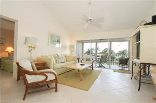 10686 Gulf Shore Dr, Naples, FL 34108 - Photo 3