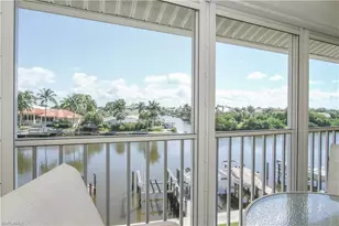 10686 Gulf Shore Dr, Naples, FL 34108 - Photo 15