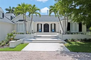 2700 Treasure Ln, Naples, FL 34102 - Photo 3