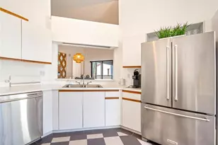 577 Beachwalk Cir, Naples, FL 34108 - Photo 13