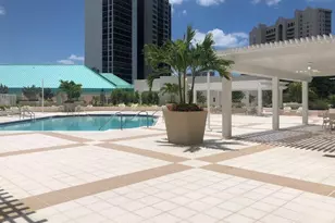 100 Glenview Pl, Naples, FL 34108 - Photo 23