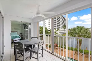 9101 Vanderbilt Dr, Naples, FL 34108 - Photo 15