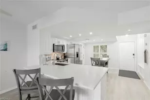 9101 Vanderbilt Dr, Naples, FL 34108 - Photo 9