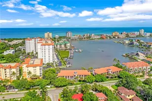 9101 Vanderbilt Dr, Naples, FL 34108 - Photo 19