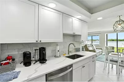 896 Buttonwood Dr #112, Fort Myers Beach, FL 33931 - Photo 3