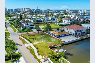 10337 Vanderbilt Dr, Naples, FL 34108 - Photo 23