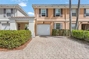 5677 Cove Cir, Naples, FL 34119 - Photo 1