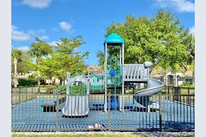 15590 Vallecas Ln, Naples, FL 34110 - Photo 31