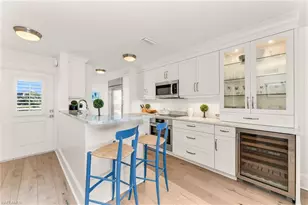 2121 Gulf Shore Blvd N, Naples, FL 34102 - Photo 3