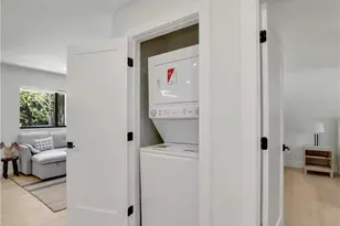 2616 Lakeview Dr, Naples, FL 34112 - Photo 29