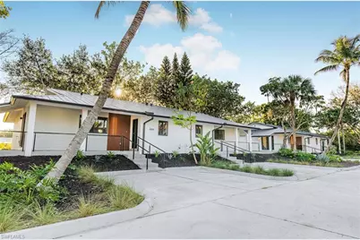 2616 Lakeview Dr, Naples, FL 34112 - Photo 5