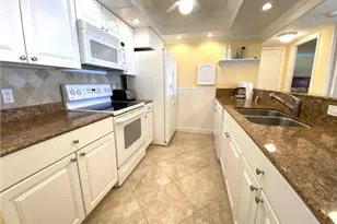 555 Park Shore Dr, Naples, FL 34103 - Photo 5