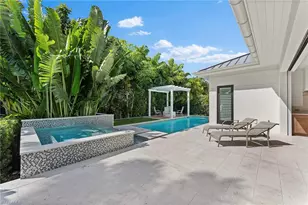 644 W Lake Dr, Naples, FL 34102 - Photo 19