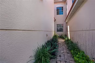 12600 Fox Ridge Dr, Bonita Springs, FL 34135 - Photo 11