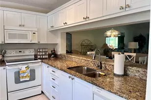 3685 Amberly Cir W, Naples, FL 34112 - Photo 3