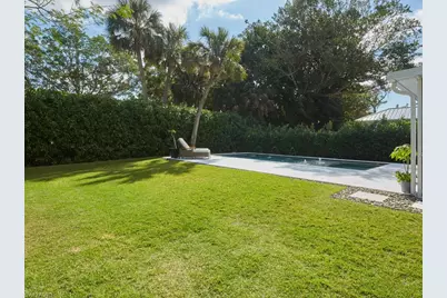 1080 13th St N, Naples, FL 34102 - Photo 25