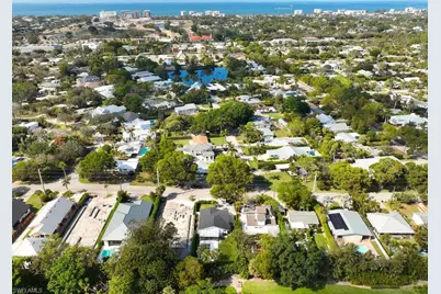1080 13th St N, Naples, FL 34102 - Photo 27