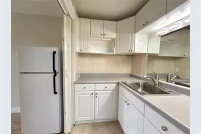 2555 9th St N #264, Naples, FL 34103 - Photo 5