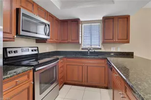 1350 Green Valley Cir, Naples, FL 34104 - Photo 11