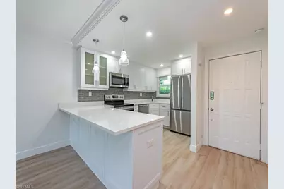 17 High Point Cir N #106, Naples, FL 34103 - Photo 5