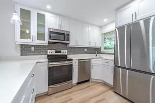 17 High Point Cir N, Naples, FL 34103 - Photo 3