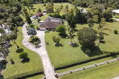 360 16th Ave NW, Naples, FL 34120 - Photo 5