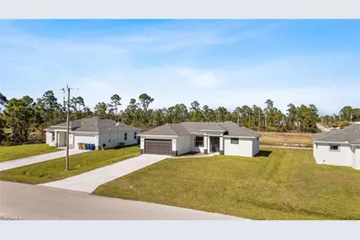 933 Gleason St, Lehigh Acres, FL 33974 - Photo 3