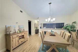 7105 Dennis Cir, Naples, FL 34104 - Photo 9