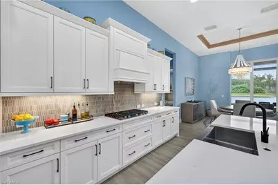 14338 Laguna Springs Ln, Naples, FL 34114 - Photo 9