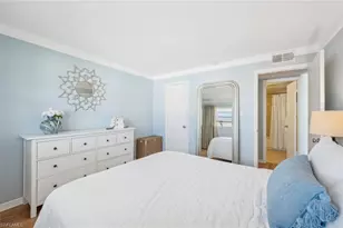 72 7th St S, Naples, FL 34102 - Photo 11