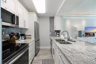 1085 Forest Lakes Dr, Naples, FL 34105 - Photo 5