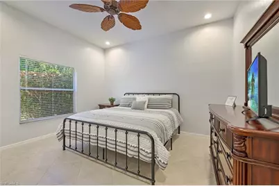 300 Wentworth Ct, Naples, FL 34104 - Photo 17