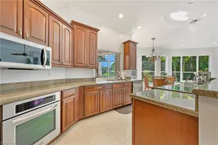 300 Wentworth Ct, Naples, FL 34104 - Photo 21