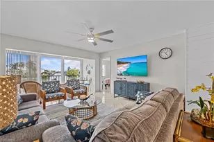 10686 Gulf Shore Dr, Naples, FL 34108 - Photo 7