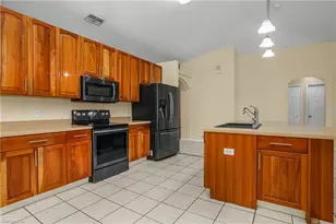 2905 NE 1st Pl, Cape Coral, FL 33909 - Photo 5