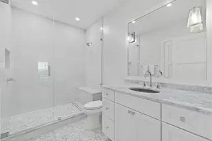 360 Carlton Pl, Naples, FL 34108 - Photo 5