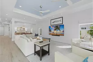 360 Carlton Pl, Naples, FL 34108 - Photo 7