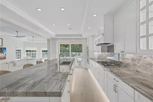 360 Carlton Pl, Naples, FL 34108 - Photo 11